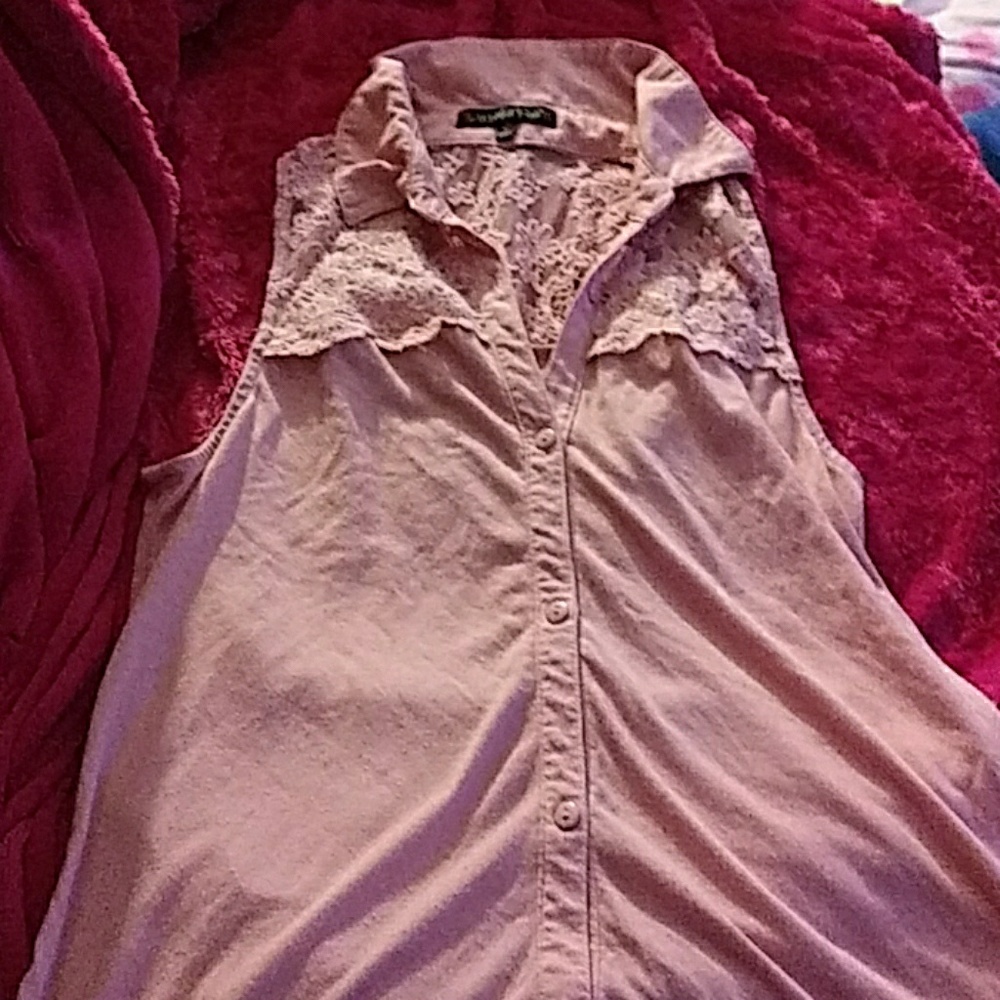Super cute SLEEVELESS Button Down Top Size L